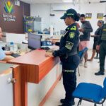 Policía Nacional fortalece la seguridad en entidades bancarias de San Carlos para proteger a los usuarios