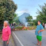 Protesta y bloqueo en la vía que comunica a Purísima y Momil por fallas en el servicio de energía