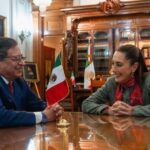 México recibe a Petro en su primer viaje como expresidente, mientras prepara su regreso al escenario político
