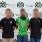 Tres jóvenes capturados en Montería por presuntos grafitis en la fachada de Surtigas durante jornada de movilización.